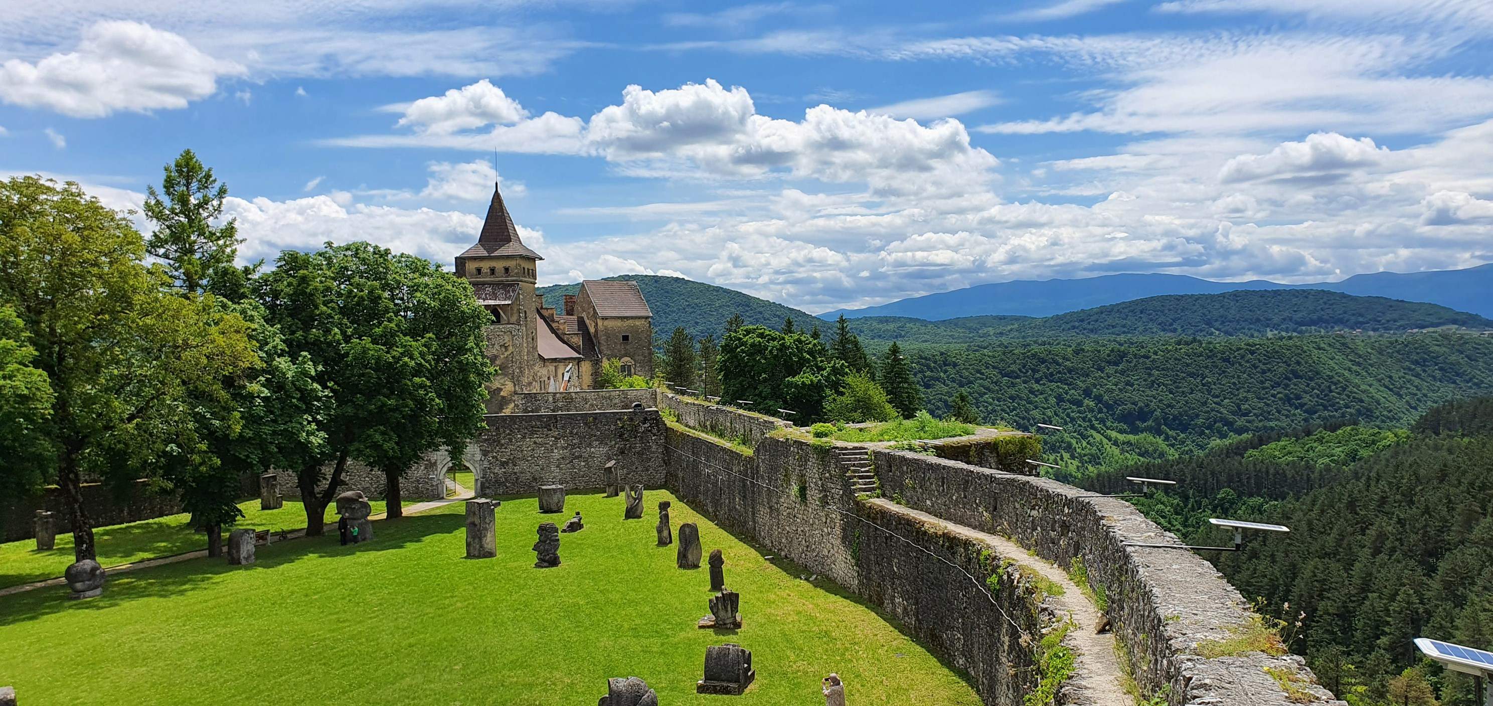 Stari grad Ostrožac - Krajina