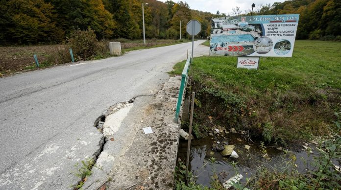 Obustava saobraćaja u Cazinu radovi na cesti